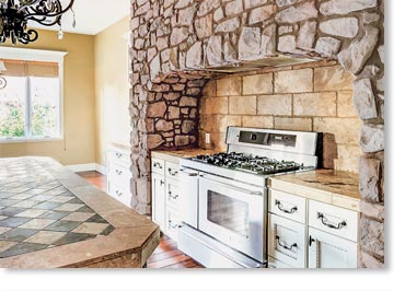 French Country Villa Manufactured Stone / Champagne