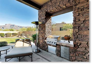 Italian Villa Stone Veneer / Dakota Brown